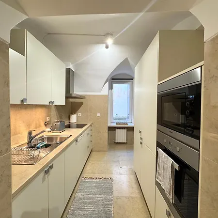 Estacao Santa Apolonia ホームステイ *