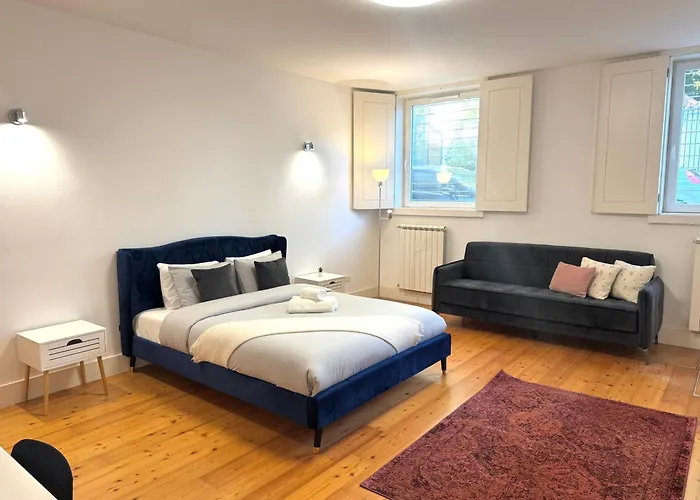 Pansiyon Estacao Santa Apolonia *